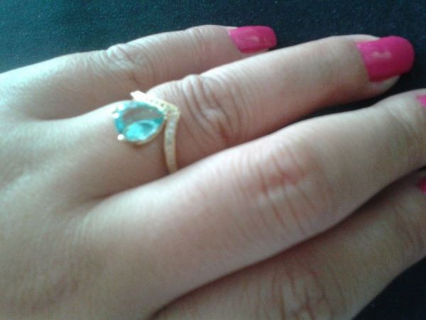 Anel com pedra de zircônia azul AN053